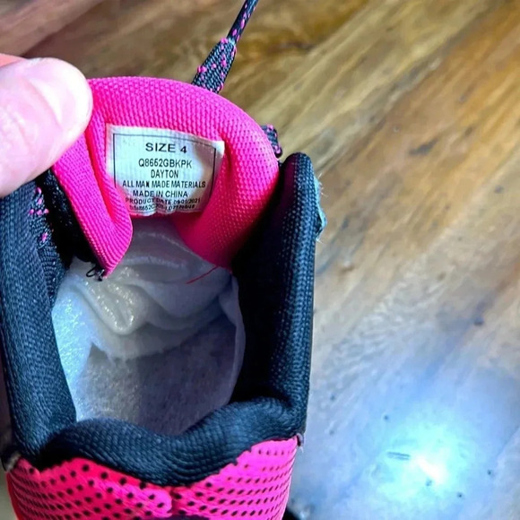 Shaq High Top Girls Dayton Sneaker Shoe Black/Pink Size 3 and 4 - Picture 6 of 8